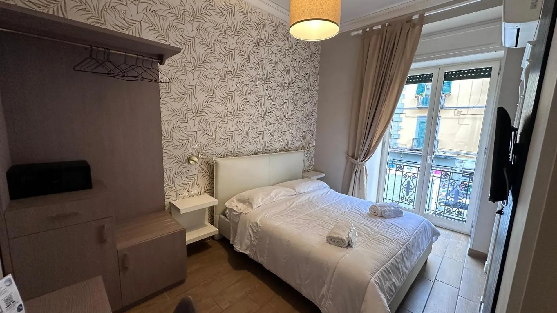 Parthenope Rooms Naples 2*,  Italy