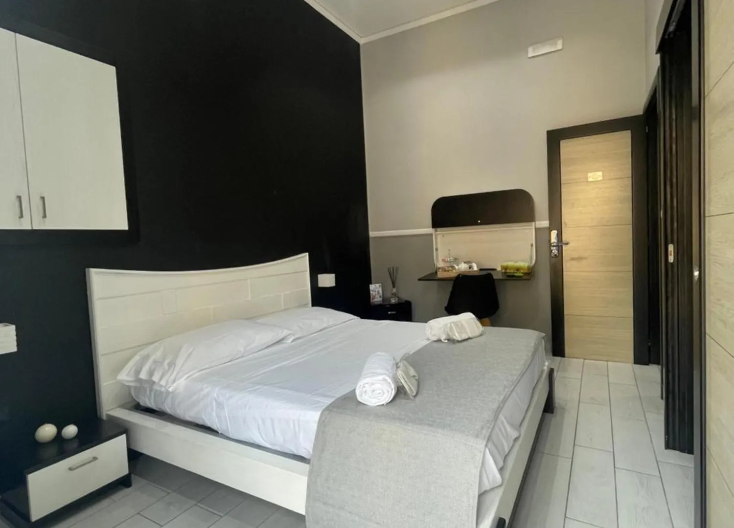 Parthenope Rooms Naples 2*,  Italy