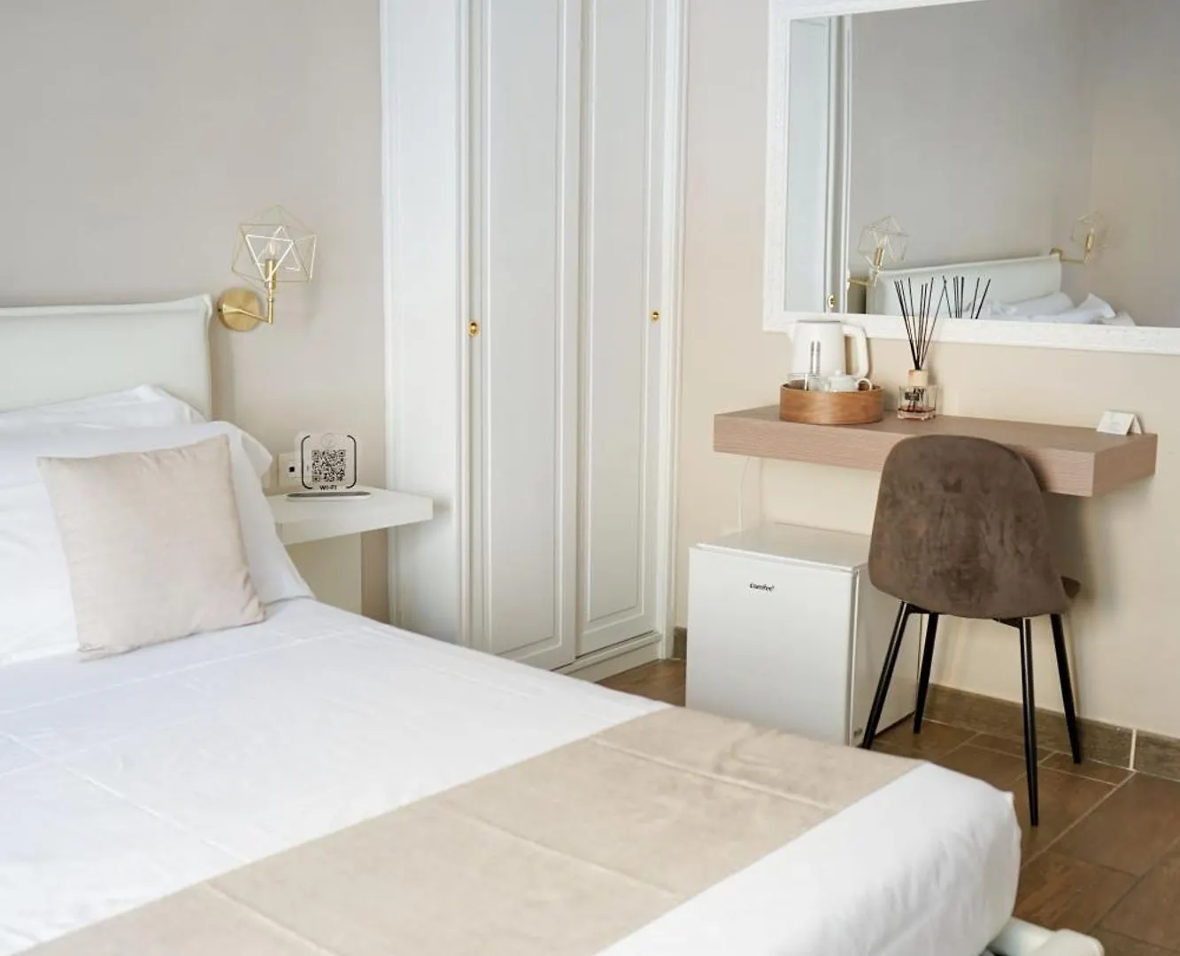 Parthenope Rooms Naples 2*,  Italy